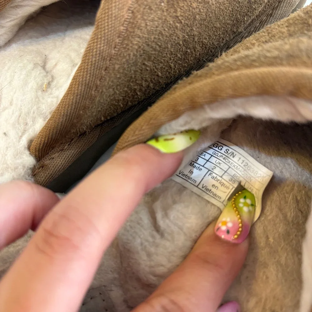 UGG kids scuffette